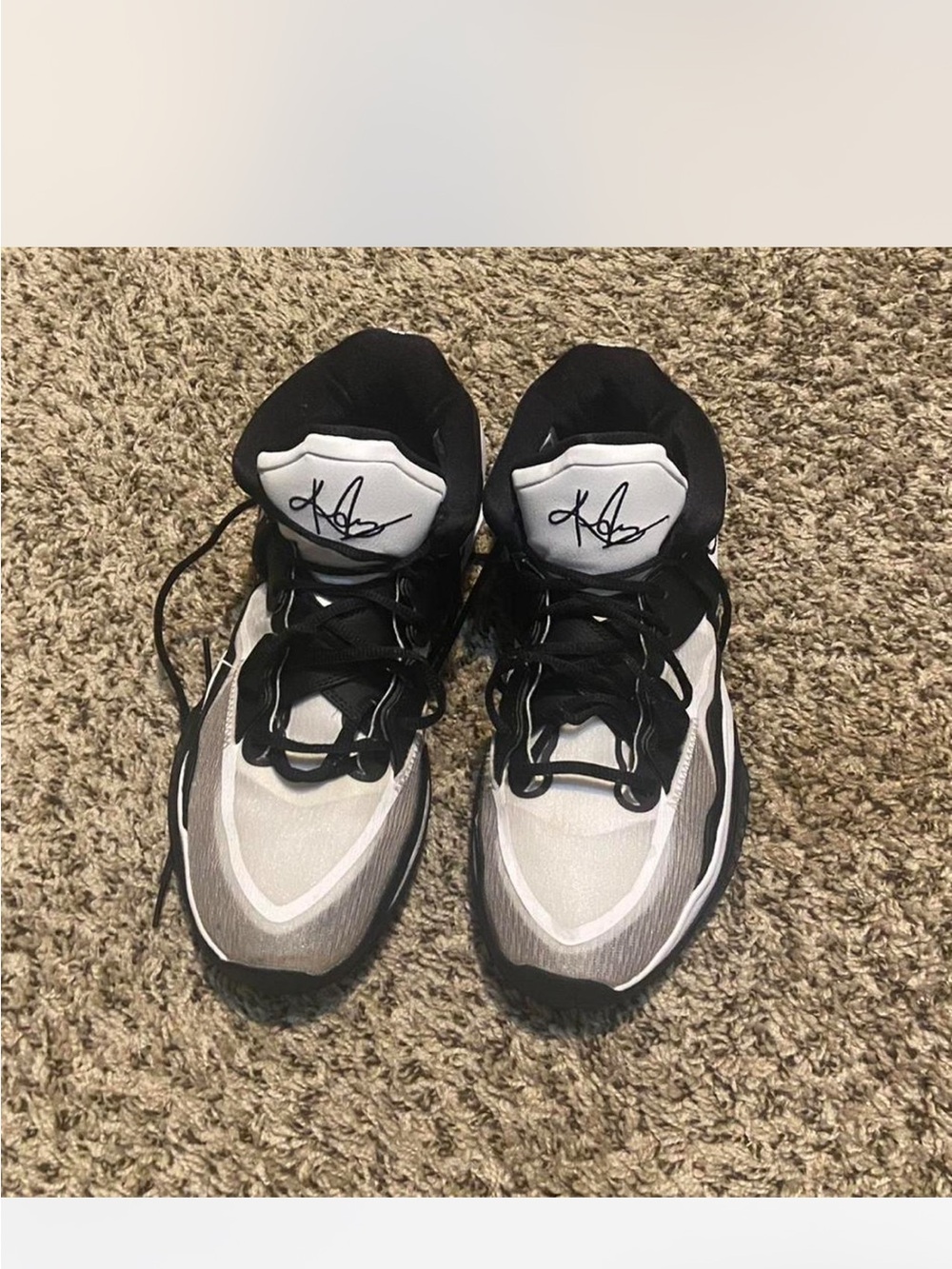 Nike Black & White Kyrie Low-Top Basketball Shoes - Picture 2 of 3